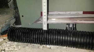 Abstand_Schutzrohr_Drainline_2cm.jpg