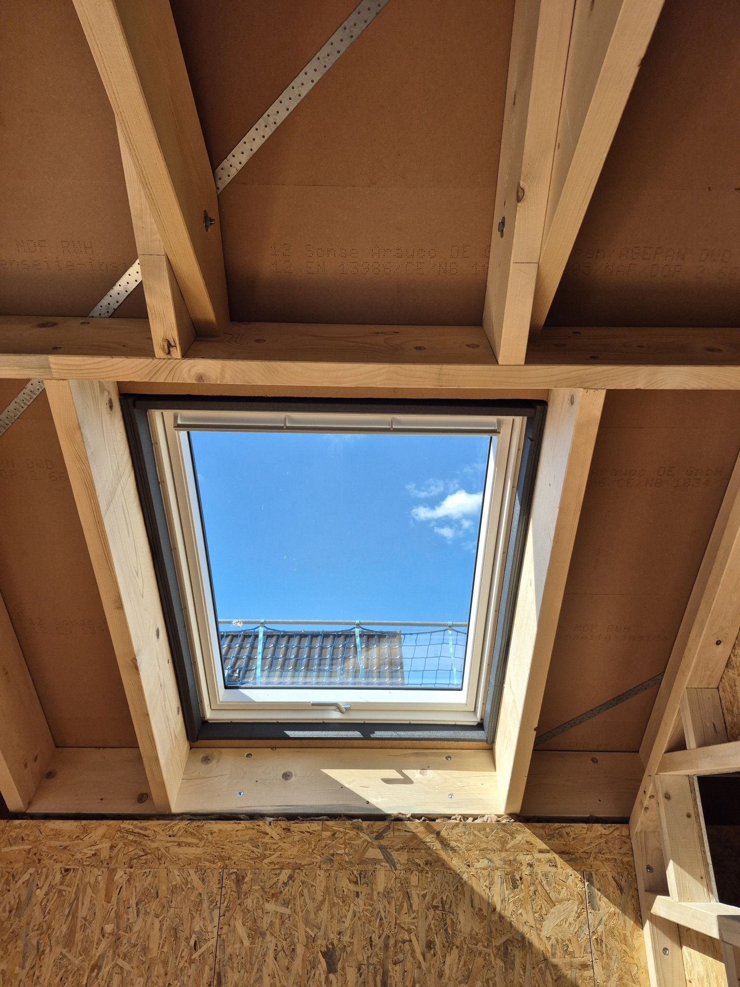 Dachfensterlaibung 90Grad zum Fenster.jpg