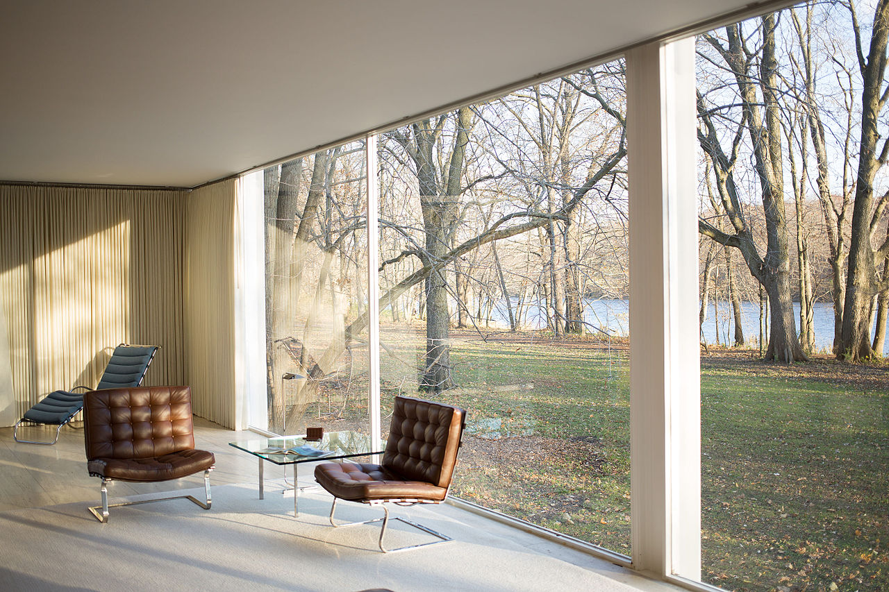 Farnsworth_House_by_Mies_Van_Der_Rohe_-_interior.jpg