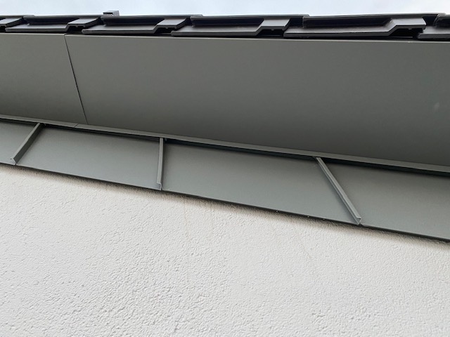 Fassade Blech Laufspuren 3.jpg