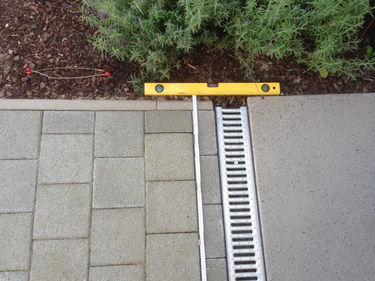 Regenablauf pflaster