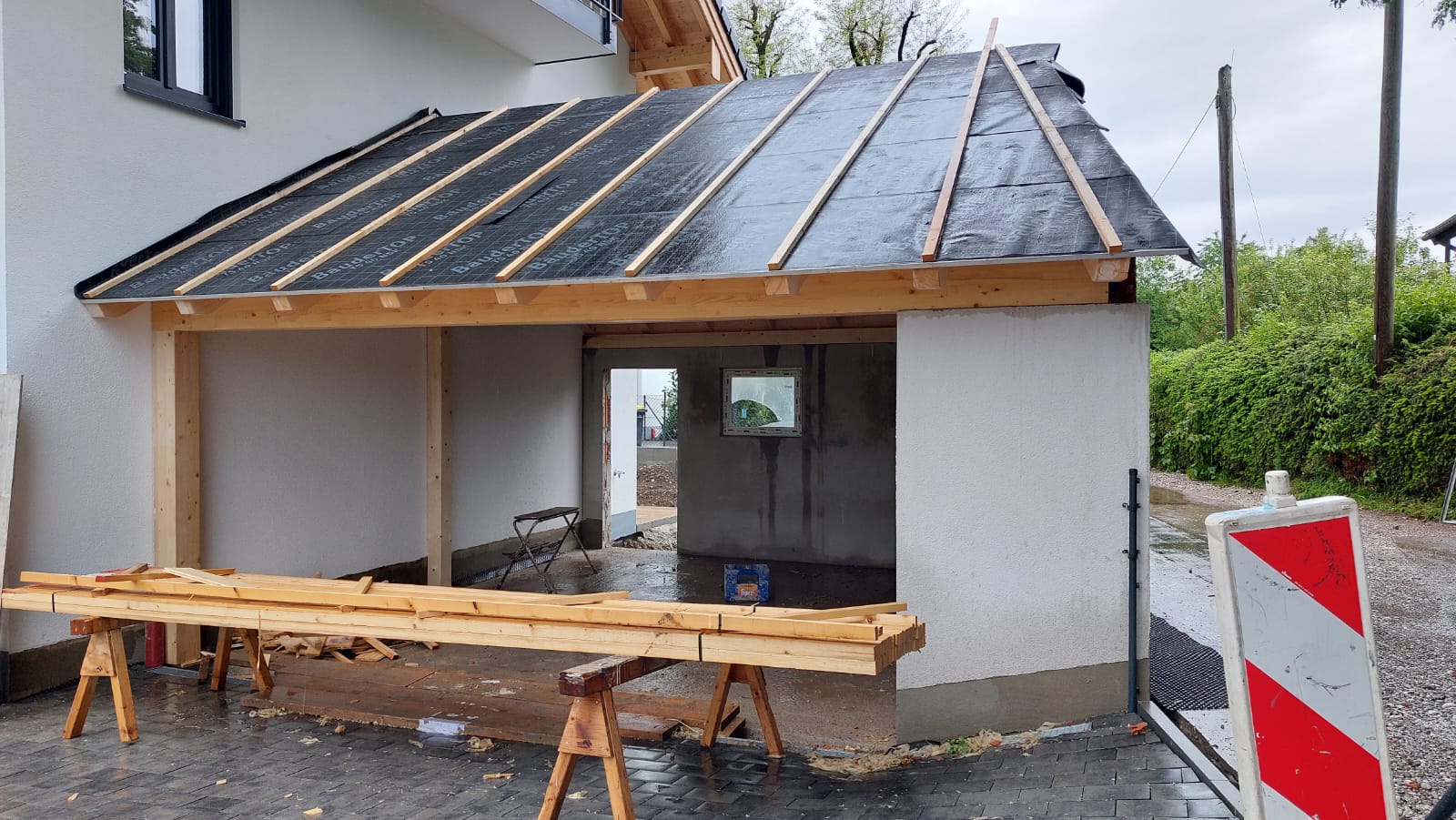 Garage_von_vorne.jpeg
