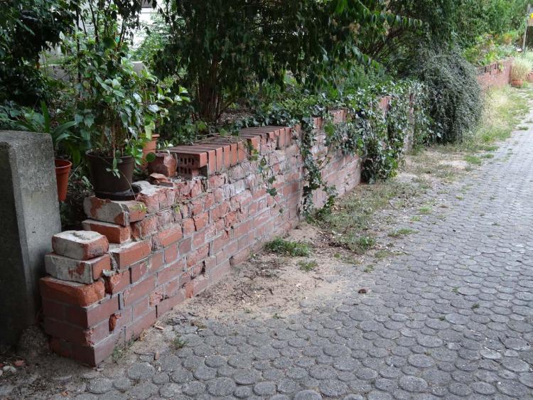 Gartenmauer Aus Ziegeln Erneuern Und Verschonern