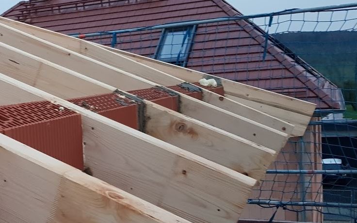 Gratsparren höher und flacheren Winkel als die anderen Sparren