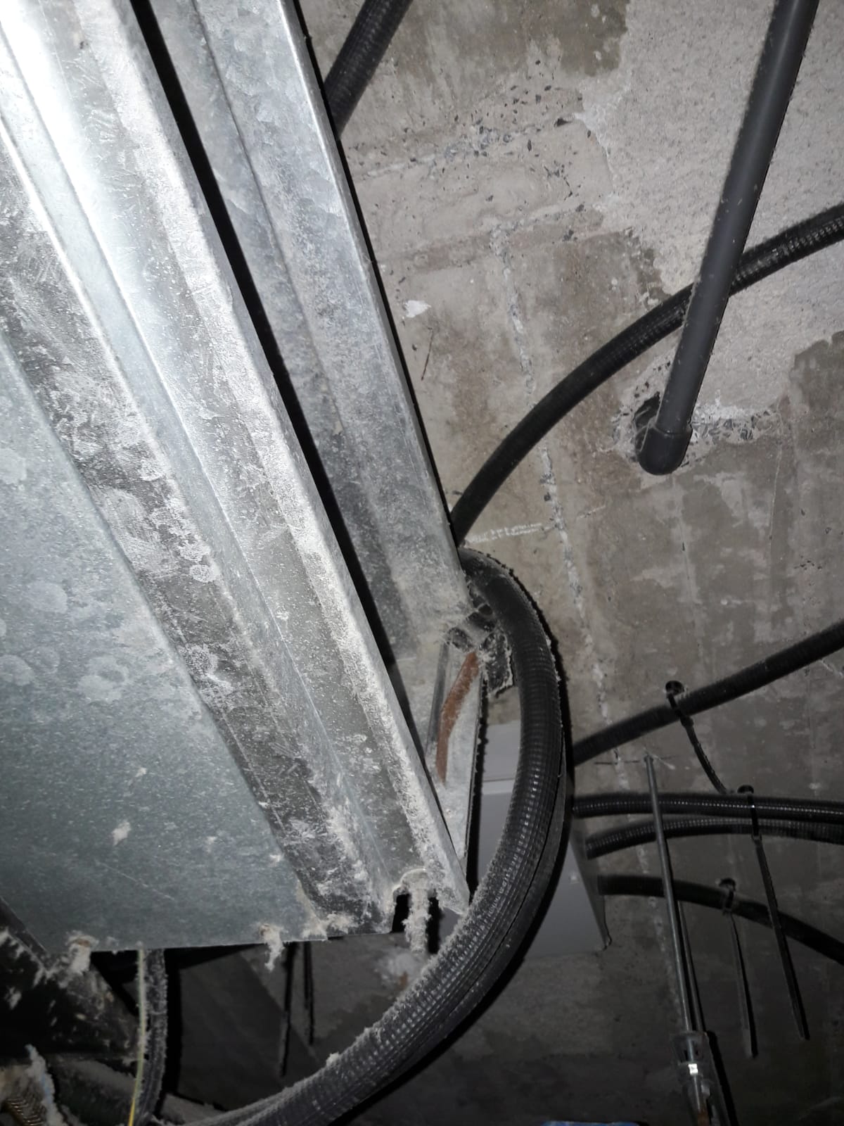 Welches Material an Zwischendecke? Asbestangst