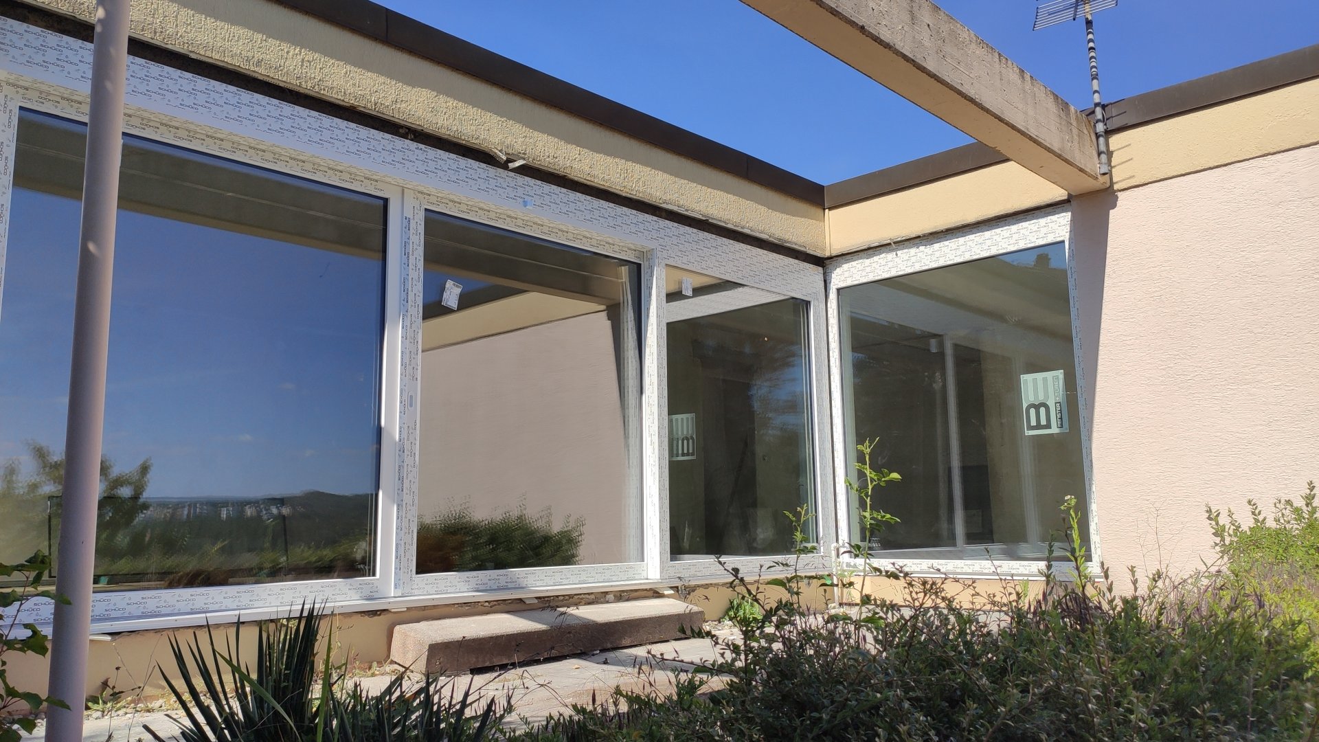 Lichte Fläche nicht bündig. Fehplanung durch Fensterbauer?