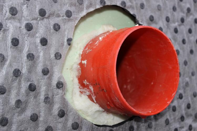 Abwasserrohr Mauerdurchfuhrung Verschliessen