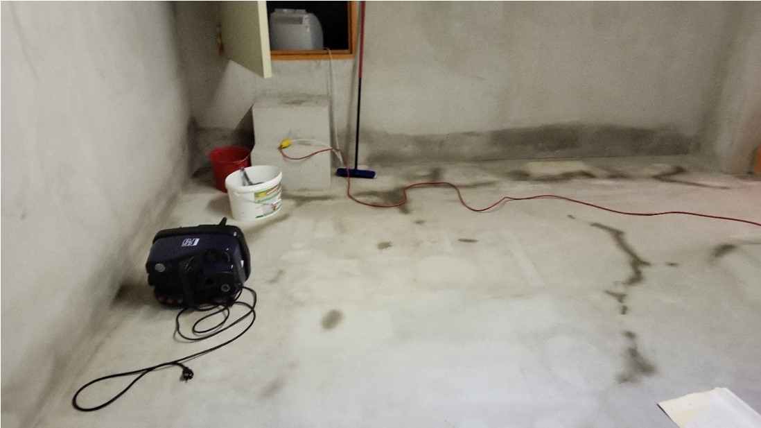 Keller nach Wassereintritt Dachrinne.jpg