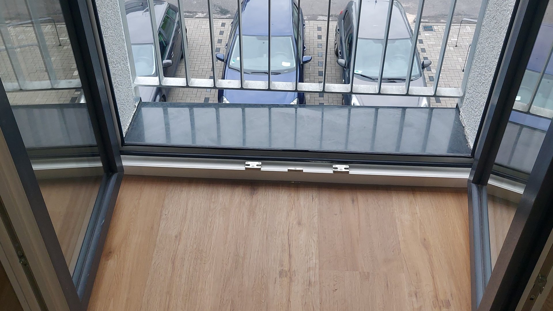 Mangel 003 - Fenstersims frz. Balkon schief Bild 1.jpg