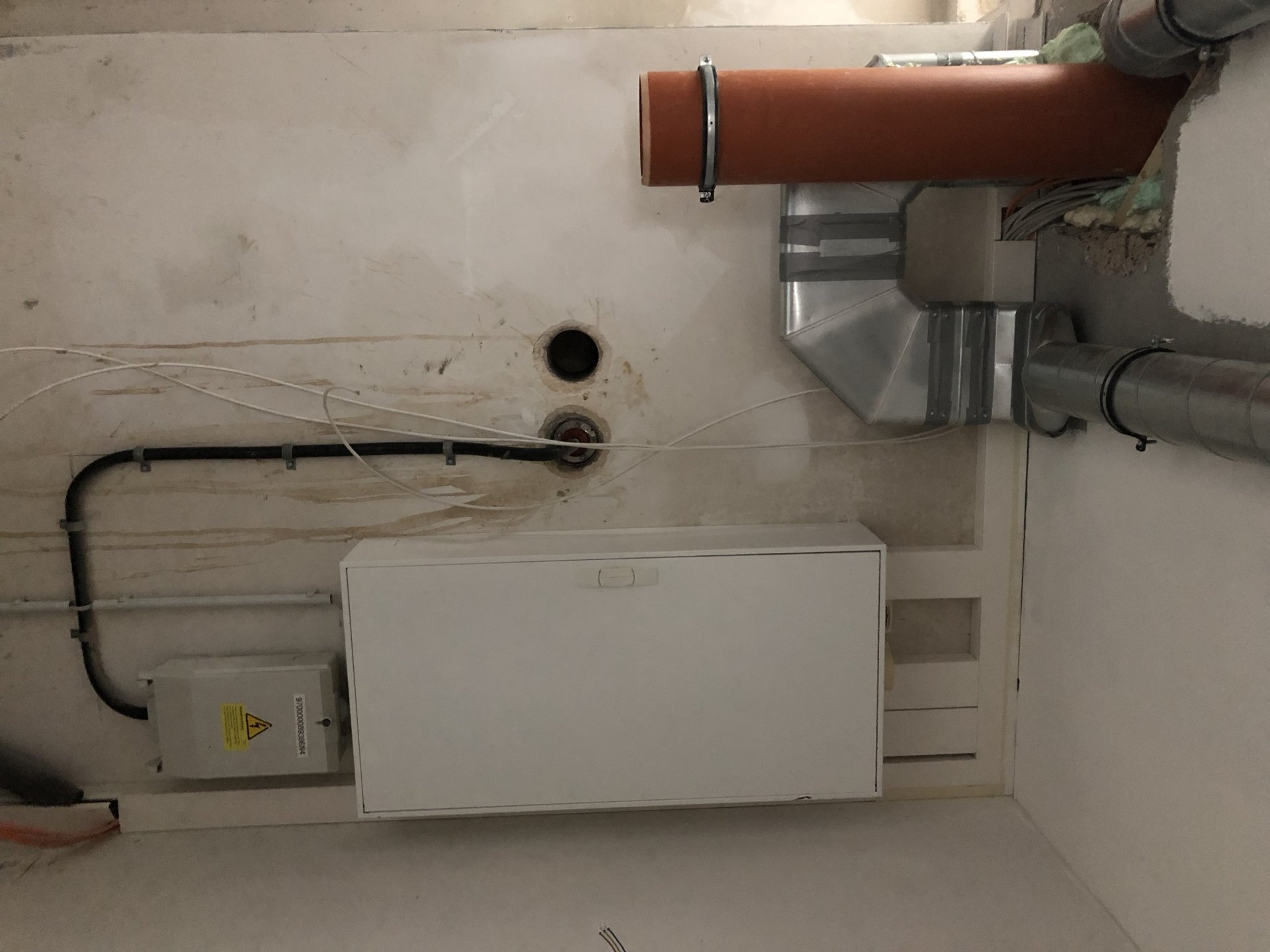 Nasse Kellerwand4.jpg