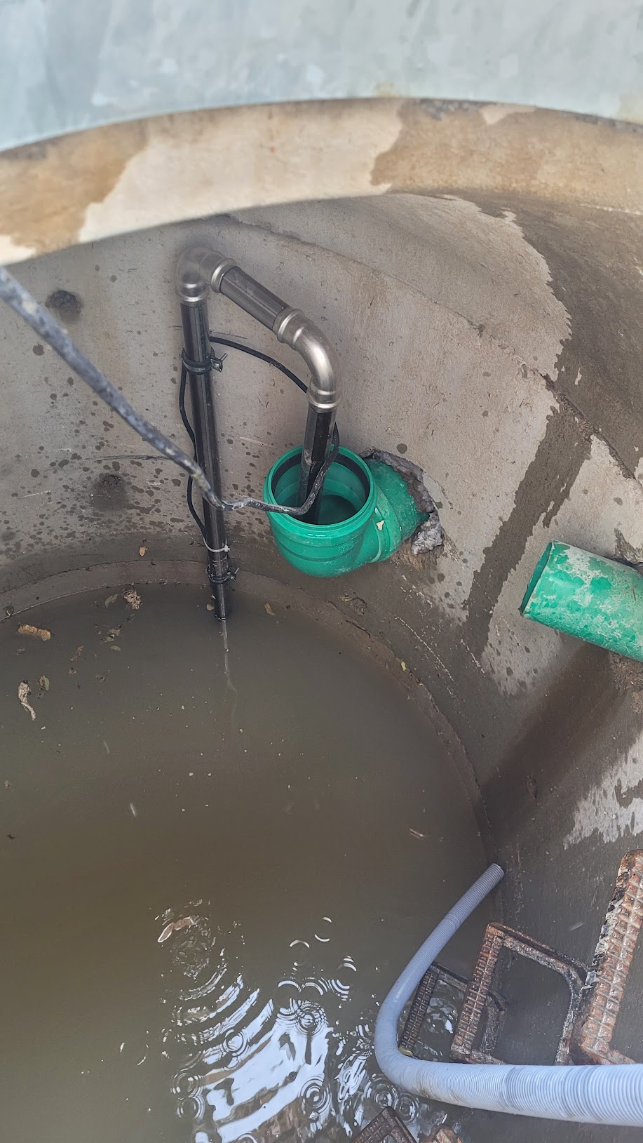 Pumpe unter Wasser.jpg