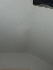 Riss unter Treppe Angrenzend zur Aussenwand 3. perspektive.jpg
