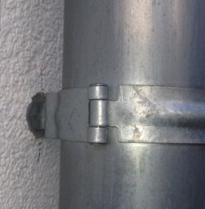 3. andere Fallrohrhalterung.JPG