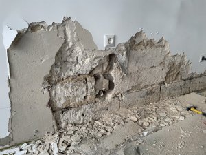 Aussenwand_kaputt_Sich_von_innenn_2.jpg