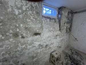 Wand nach Bearbeitung rechts.jpg