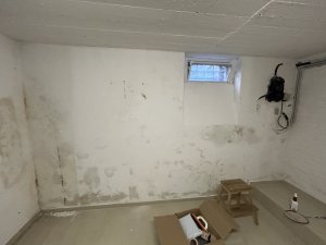 Wand vor Bearbeitung.jpg