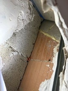 Öffnung mit nackter Innenwand.JPEG