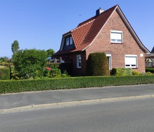 Foto Straßenansicht links.jpg