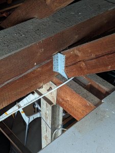 Detail Pfosten Zange.jpg