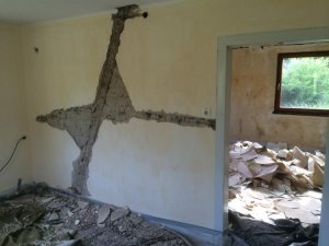 Wanddurchbruch mit Stützbalken