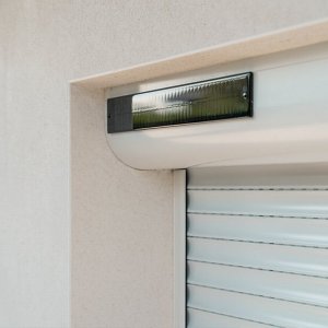 panneau-volet-roulant-solaire2.jpg