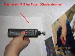 Kinderzimmer Riß im Putz.JPG
