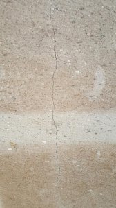 Risse Decke 1.jpg