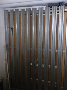 Wie Kellertrennwand verkleiden