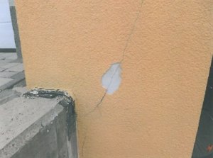 Garage Riss 2.jpg