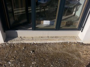 Bodentiefe Fenster Anschluss an Betondecke isolieren