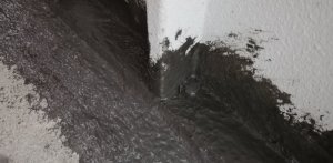 Wasser trotz Abdichtung.jpg