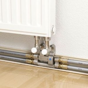 Anschlusse, Rohre, alles macht wertigen Eindruck.jpg
