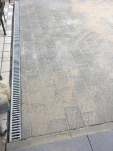 Pflasterzuschnitt-Rinne.JPG