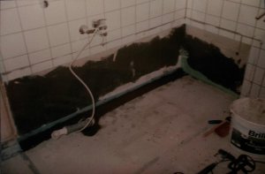 2006_Bad-ohne-Abdichtung.JPG