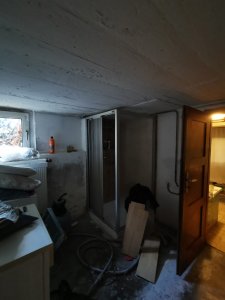 Waschküche Dusche alt.jpg