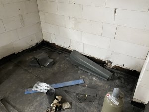 9. Wassereintritt Innenwand Küche.JPG