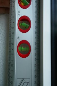 Wasserwaage_Rahmen_an_Wand_von_innen_Schlosseite.jpg