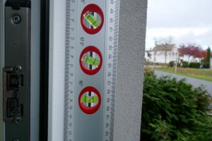 Wasserwaage_Rahmen_von_aussen_Schlossseite.jpg