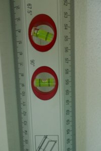 Wasserwaage_Tuer_von_innen_Bandseite.jpg