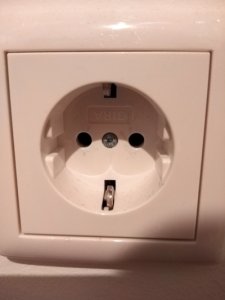 Vergleichsbild Steckdose - vermutlich selbe Gira Reihe.jpg