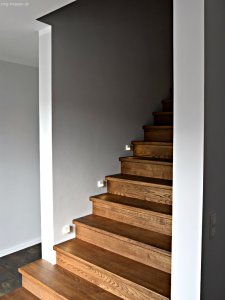 Zweiholmtreppe_zwischen_waenden_1.jpg