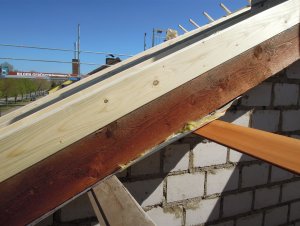 Sparren aufgedoppelt bei Brandwand.JPG