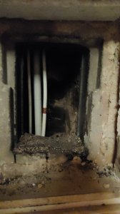 Einblick Kamin Dachboden.jpeg