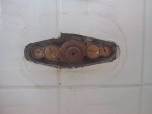 Armatur-in-Wand.jpg