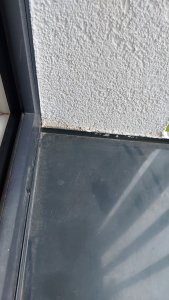 Fenstersims, Aschluss rechte Seite.jpg