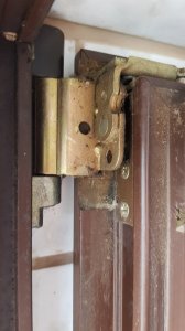 Kellerfenster Schanier.jpg