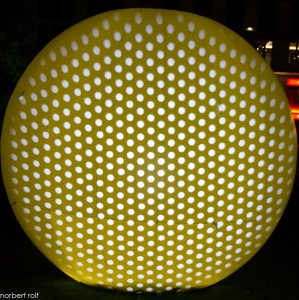 leuchtende kugel mit punkten-8004.jpg