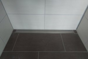 DuschrinneOhneAbstand.jpg