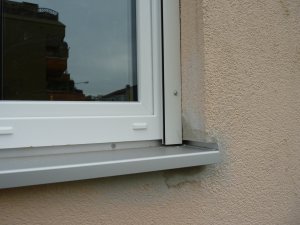 P1230392 WZ nord Fensterbank undicht.JPG