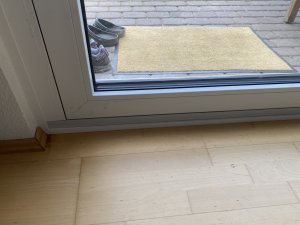 Leiste unten grau.jpg